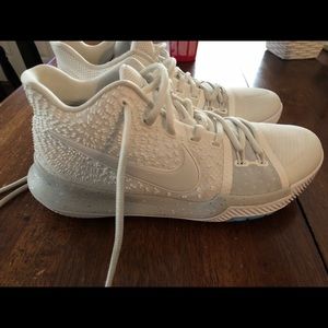 Kyrie 3 Nike Shoes size 8.5 like new